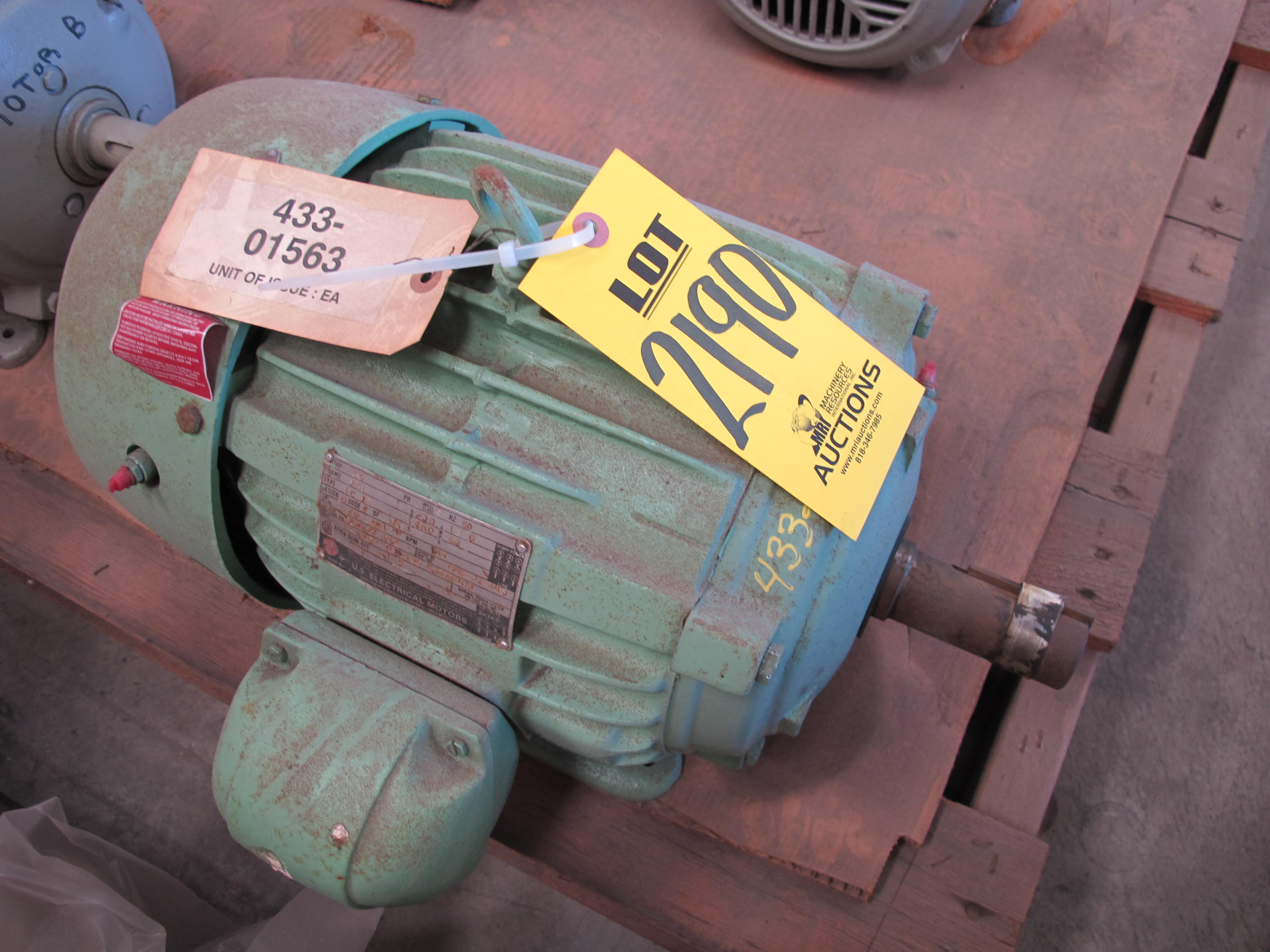 MOTOR, ELECTRIC TYPE, 5 HORSEPOWER, 230/460VAC 3PH 60HZ ELEC RATING, 1150 RPM, 215T FRAME, 16.8 AMPS, CONTINUOUS DUTY, 1.15 SERVICE FACTOR, 1-1/2" DIA SHAFT. FOOT MOUNT, WITH SLOT KEY INSULATION CLASS F,40C MAX AMBIENT TEMPERATURE, PART # 66-04809-834 (W-44) LOADING & HANDLING FEE $15-